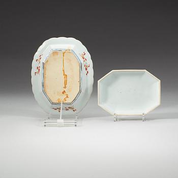 A pair of imari serving dishes with covers, Qing dynasty, Qianlong (1736-95).