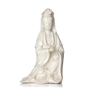 1184. A blanc de chine figure of Guanyin, Qing dynasty,