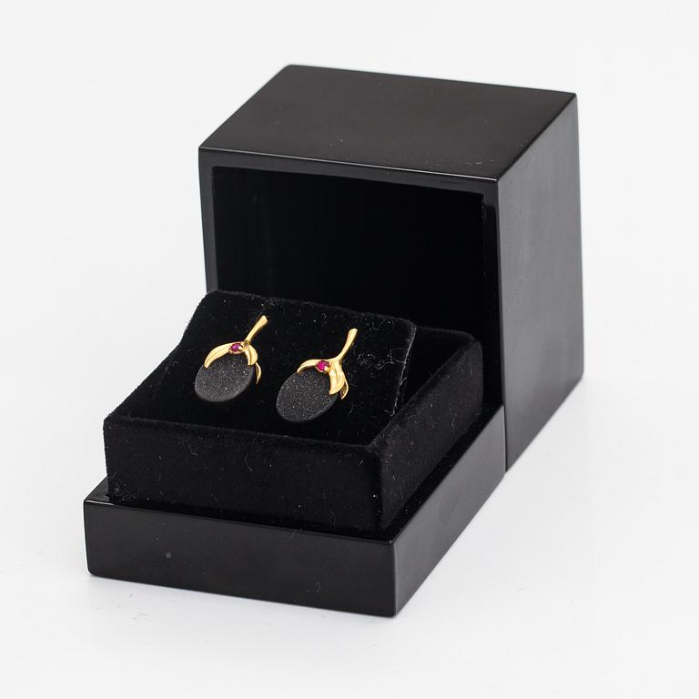 Annoushka, A pair of 18K gold earrings with drusy onyxes and rubies. London.