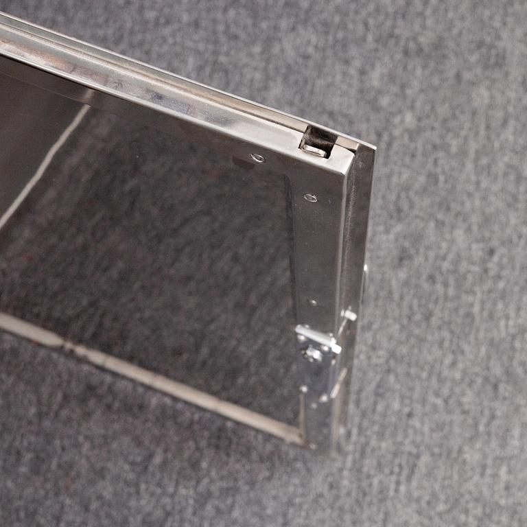 Läkarskåp, Kifa, 1900-talets andra hälft.