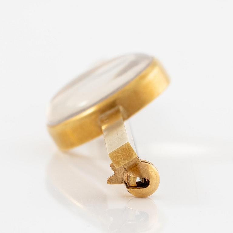 Wiwen Nilsson, a brooch, 18K gold with a cabochon-cut moonstone, Lund 1967.