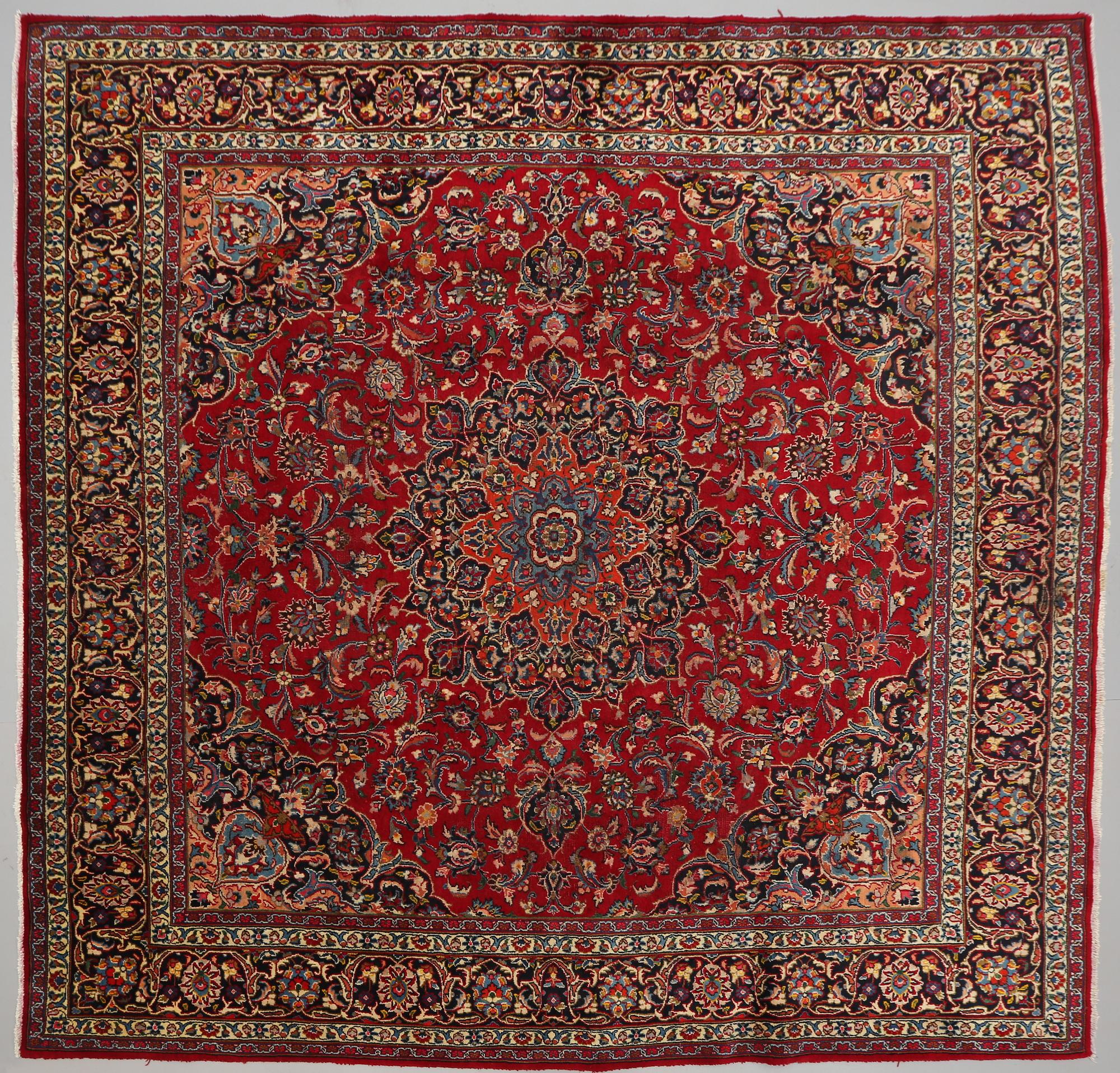 MATTA, troligen Meshed, old, 292 x 288 cm.