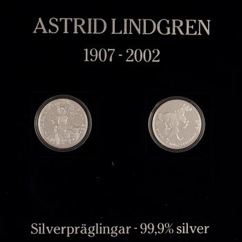 Collection of 14 sterling silver medals, Astrod Lindgren 1907-2002. Ca 378 g.