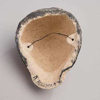ÅSA HELLMAN, SKULPTUR / MASK, keramik, signerad och daterad 96.