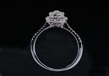 A RING, brilliant cut diamonds c. 0.50 ct. 18K white gold. Weight 3,3 g.