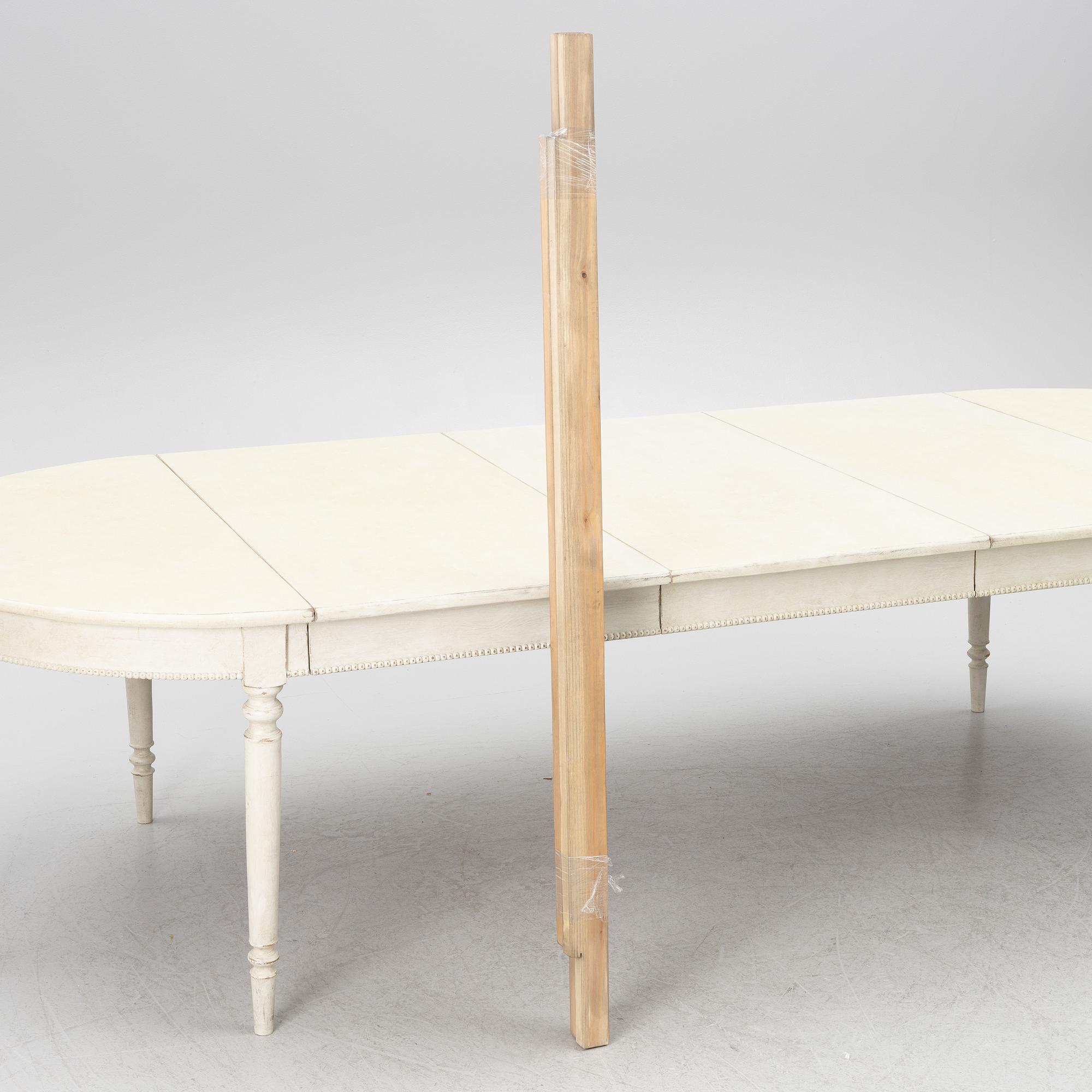 Dining table, late 19th century.