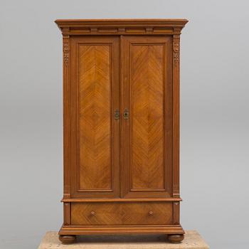 A early 20th century cabinet.