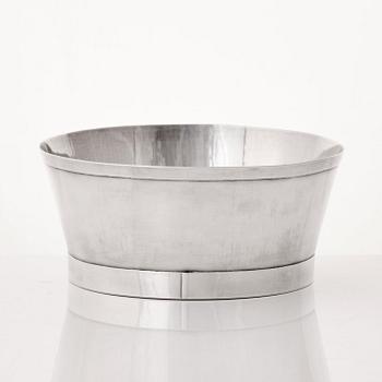 Birger Haglund, skål, Stockholm 1985, sterling, nr  2/10. Utförd i edition om 10 exemplar till Nationalmusei Vänners 75-årsjubileum.