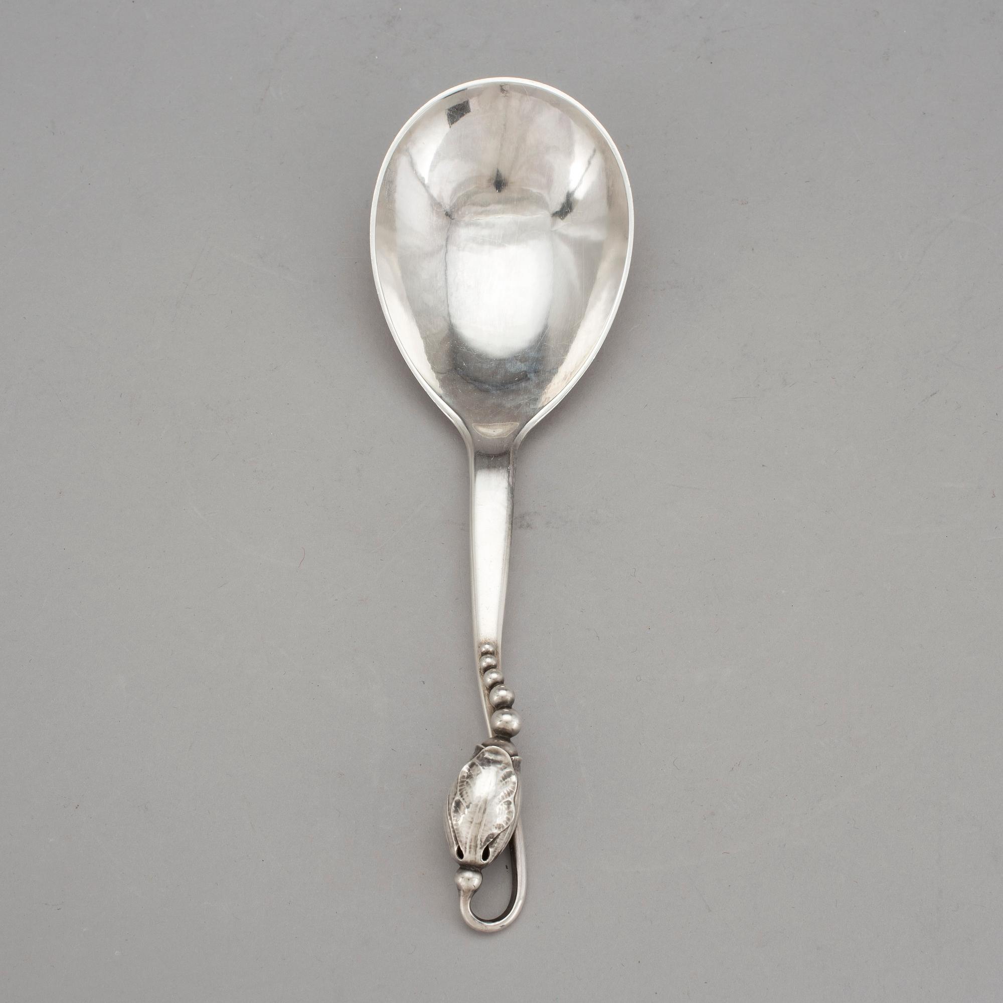 GEORG JENSEN, Danmark, silver. Serveringssked, ca 1933-1944. Vikt ca 103 gram.