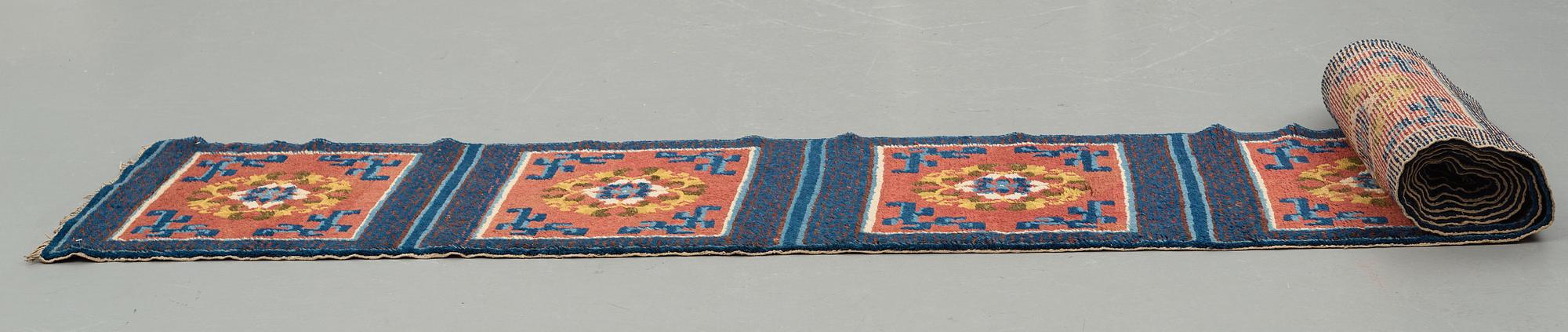 MEDITATIONSMATTA, tio rutor, semiantik Ningxia, Kina, ca 598,5 x 62 cm.