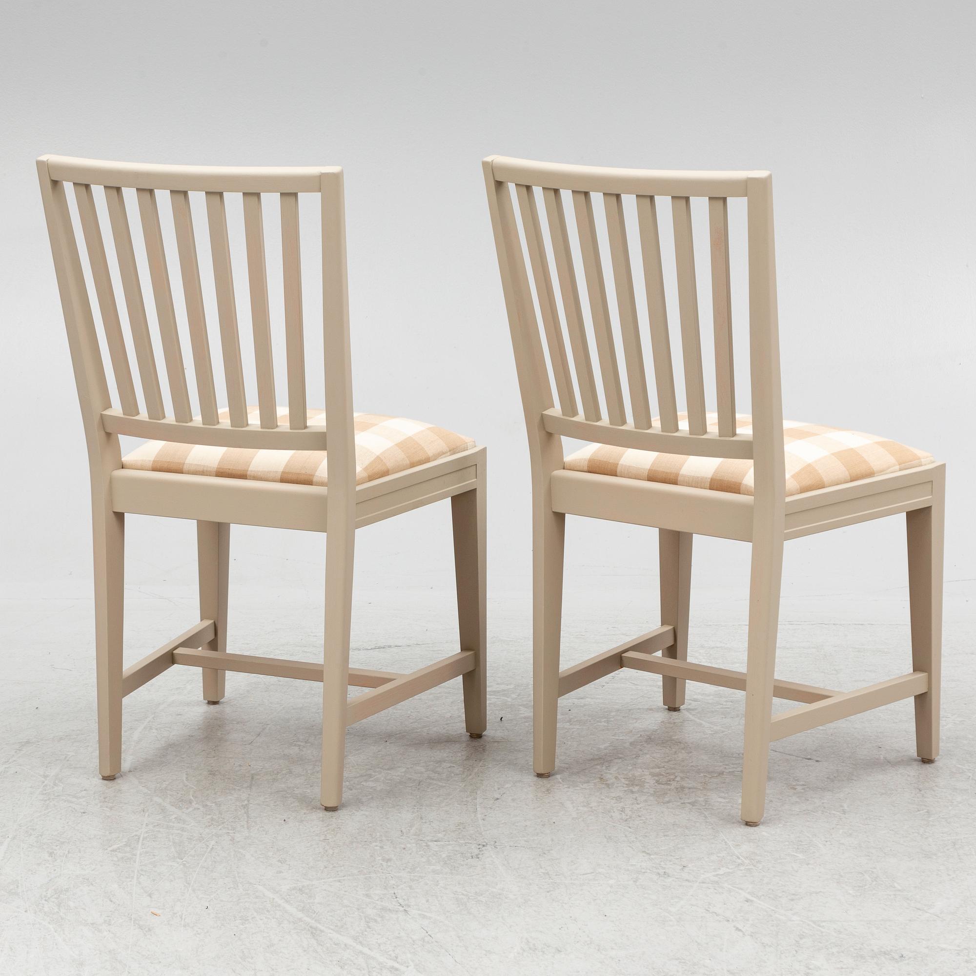 Dining table, 8 chairs, Gustavian style, 20th century.