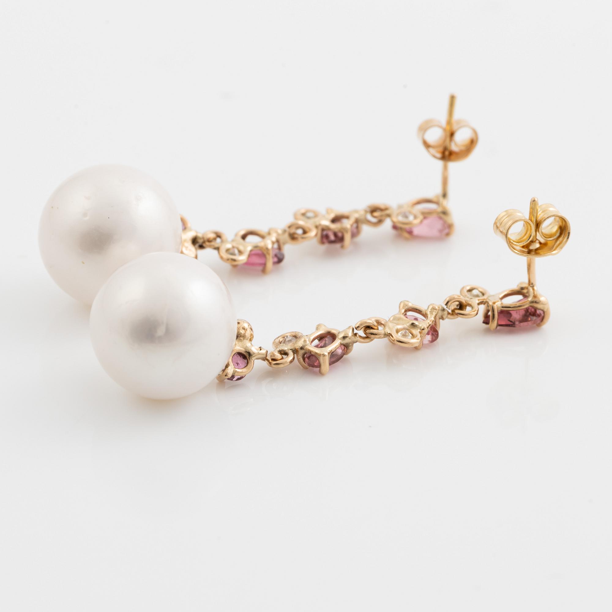 Örhängen, Mandelstam, 18K guld med odlade sötvattenspärlor, rosa turmaliner och briljantslipade diamanter.