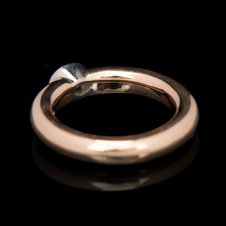RING, briljantslipad, behandlad grön diamant, 18K guld. Kultaseppä Kulmala, Helsingfors 2006.