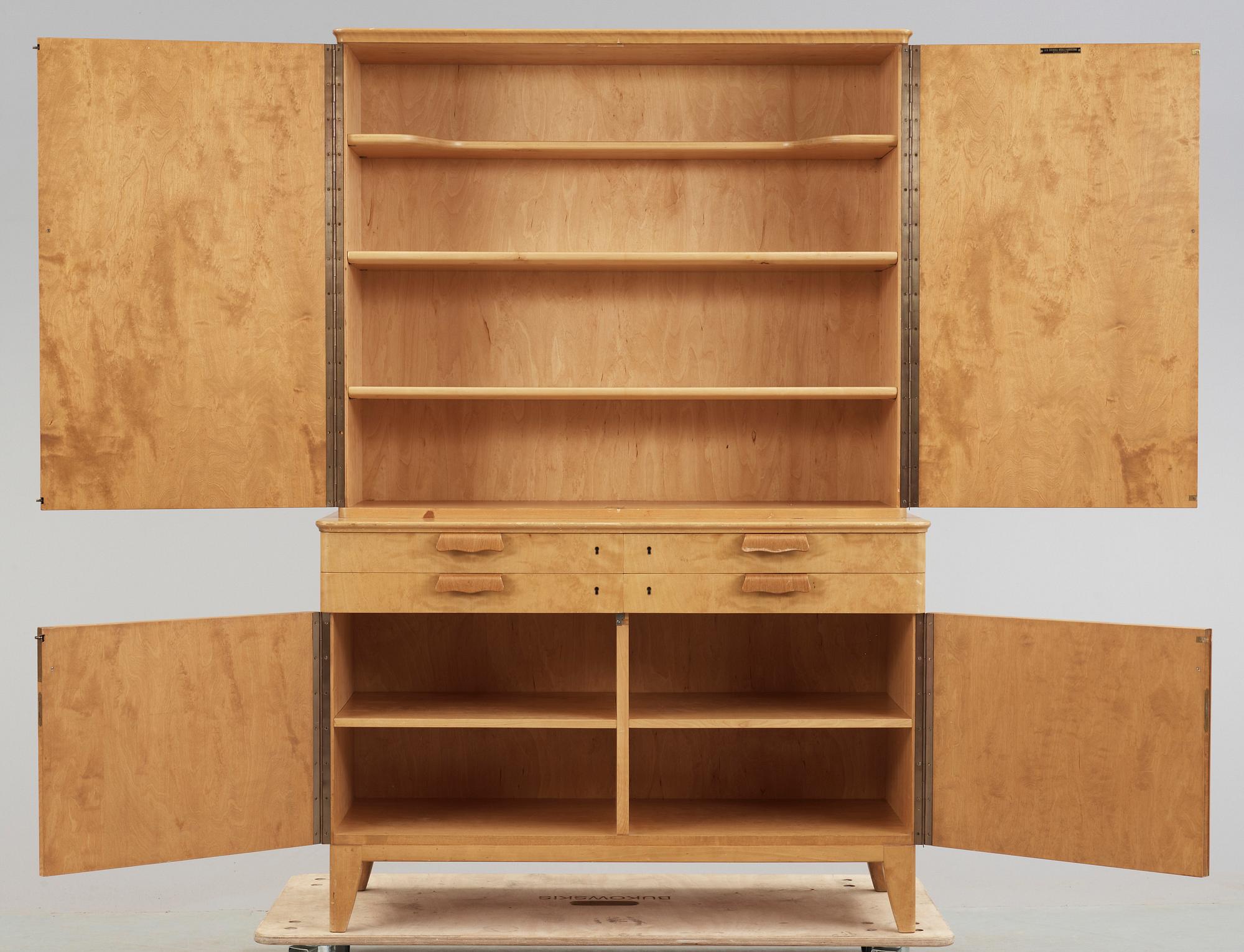 SKÅP, möjligen Axel Larsson, Svenska Möbelfabrikerna, Bodafors, 1940-tal.