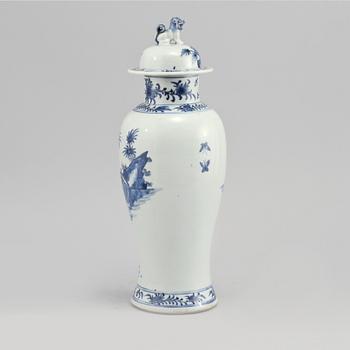 LOCKURNA, porslin, Kina, möjligen 1800-tal.