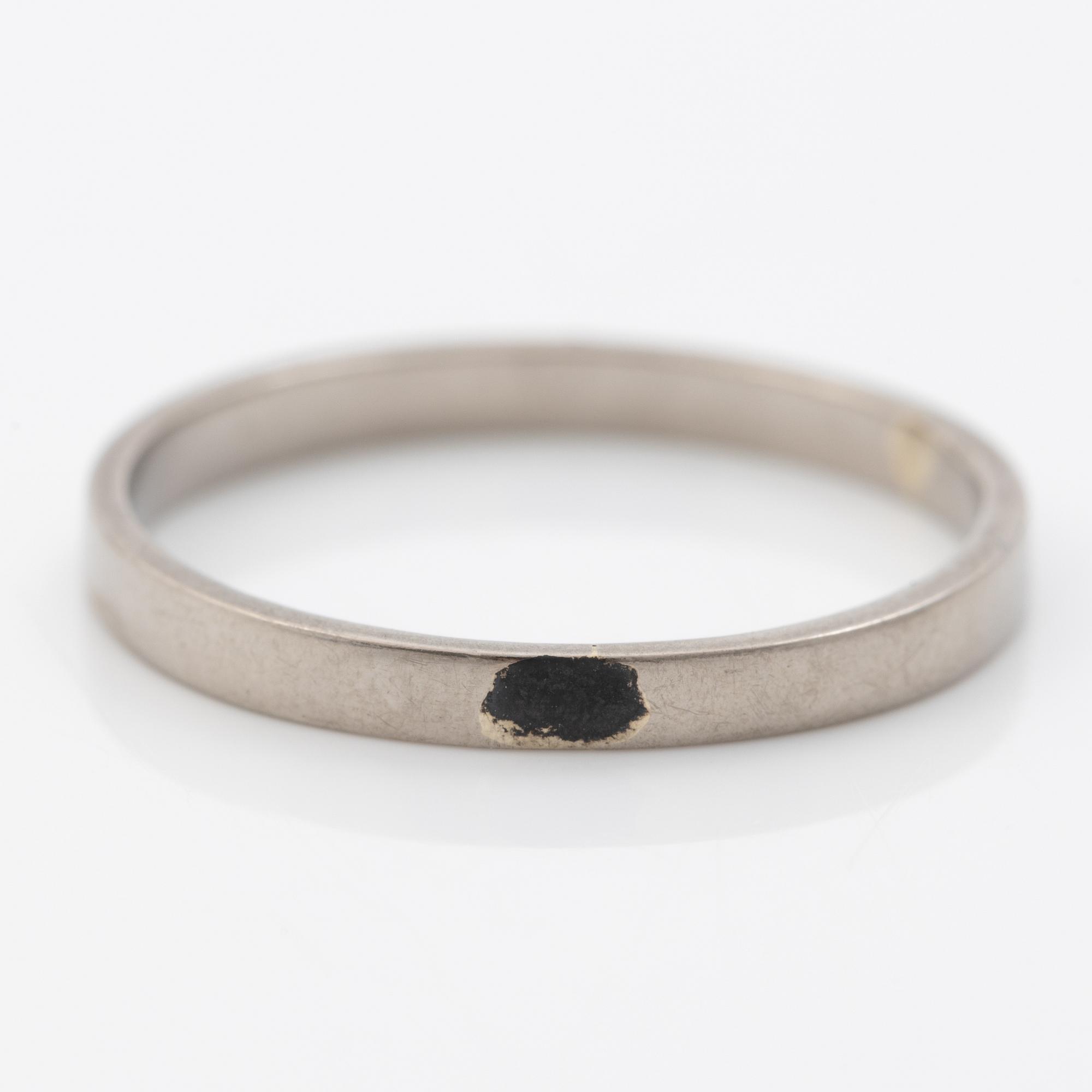 Ring, plain 18K white gold.