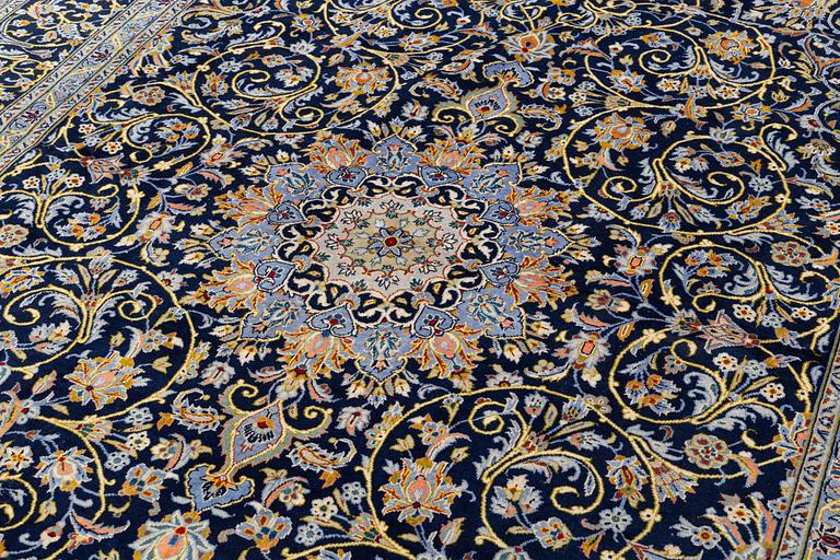 A Kashan carpet, c. 357 x 253 cm.