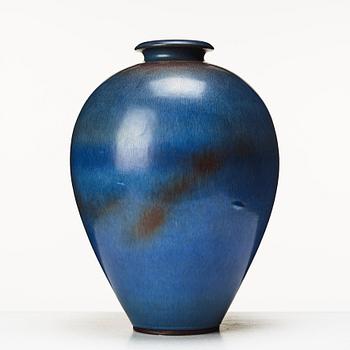 Berndt Friberg, a stoneware floor vase, Gustavsberg studio, Sweden 1959.