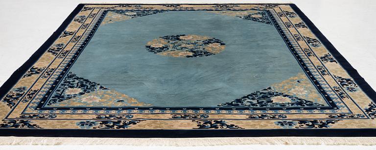 Matta, Kina, antique finish, ca 350 x 250 cm.