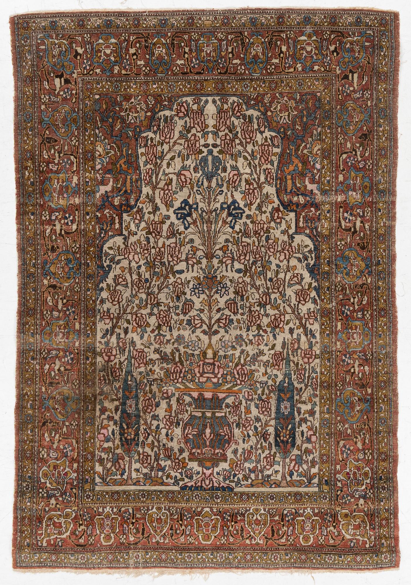 Rug, antique Isfahan, central Isfahan, c. 209 x 143 cm.