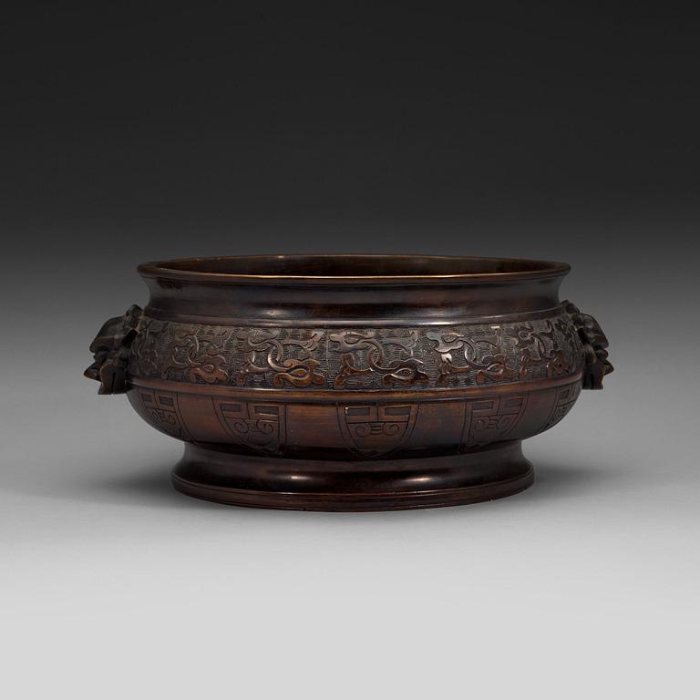 A bronze censer, Qing dynasty.