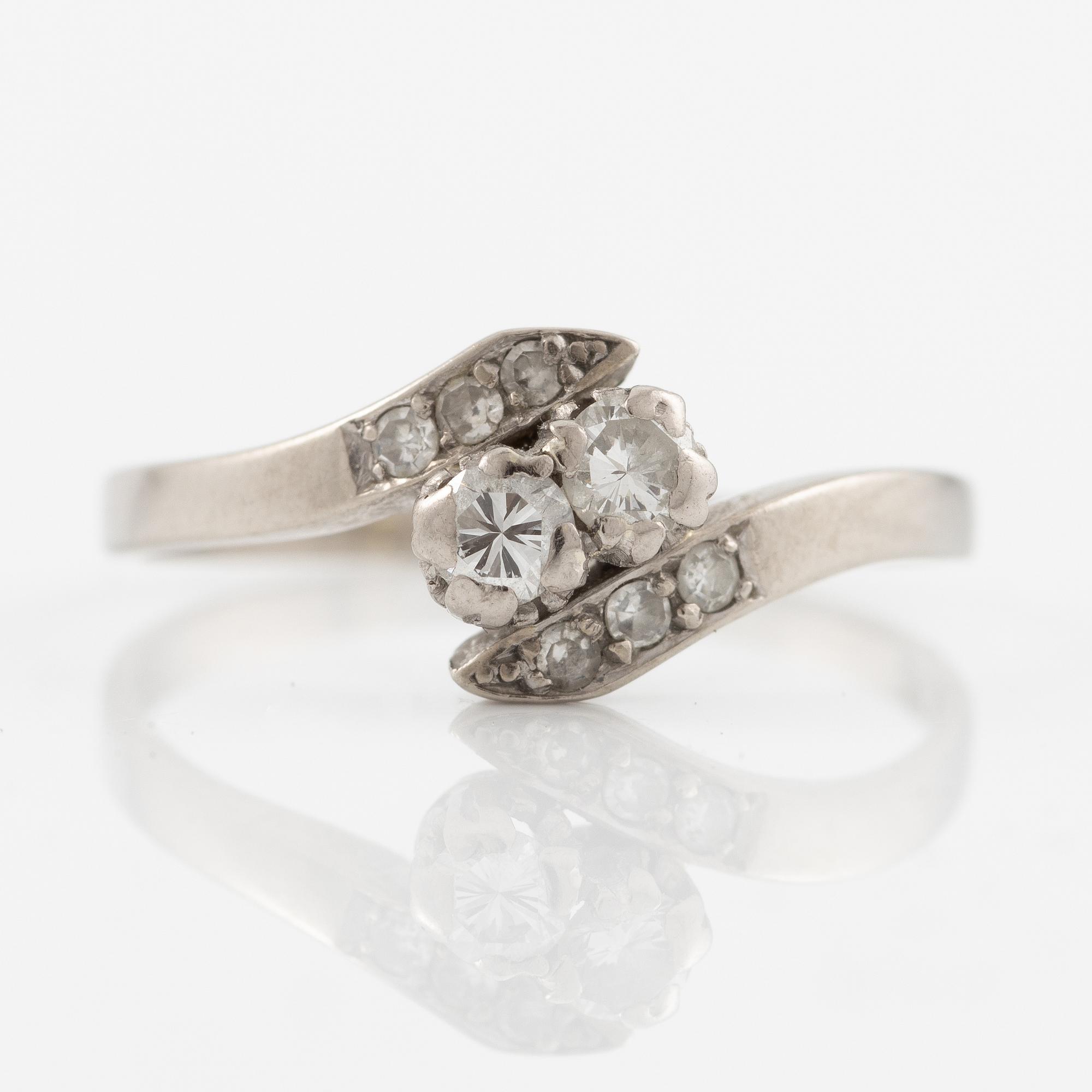 Ring, 18K white gold with small diamonds.