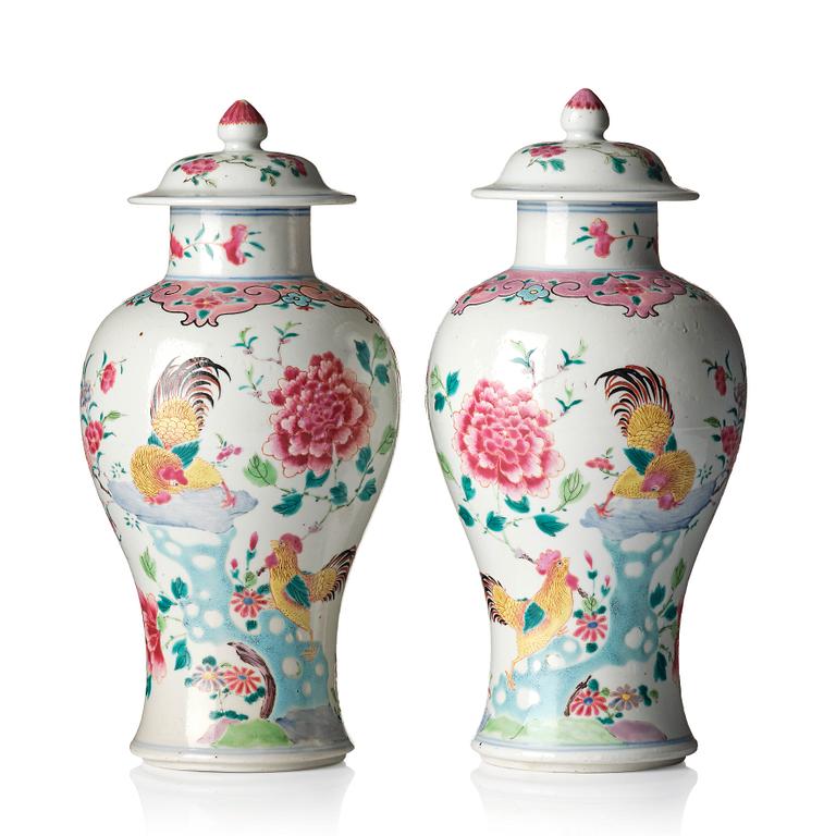 A pair of famille rose rooster vases with covers, Qing dynasty, 18th century.