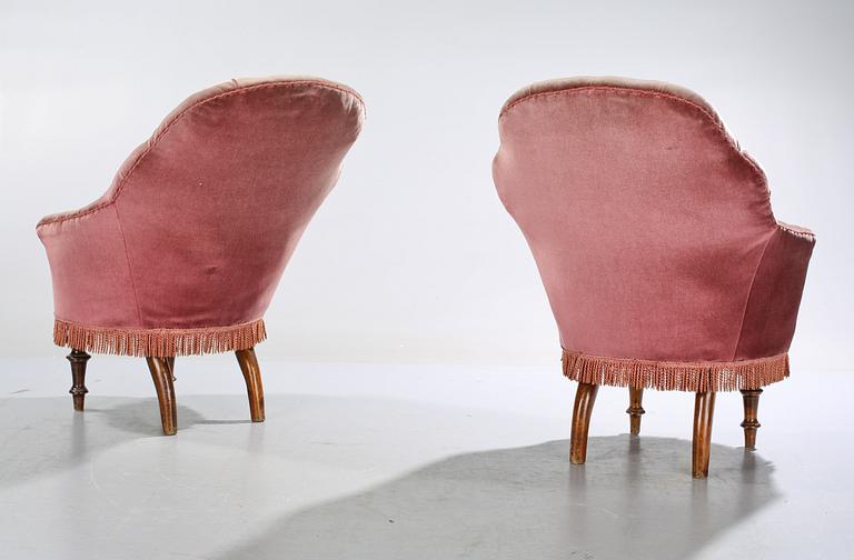 FÅTÖLJER, ett par, s k Emmafåtöljer, 1800-talets andra hälft.