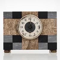 An Art Deco mantle clock, 1920s/30s.