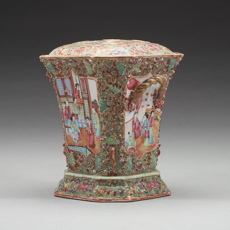 A famille rose Canton tulip vase with cover, Qing dynasty, 19th Century.