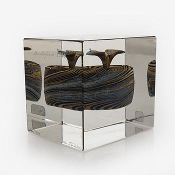 Oiva Toikka, an annual glass cube, signed Oiva Toikka Nuutajärvi 1980 and numbered 872/1000.
