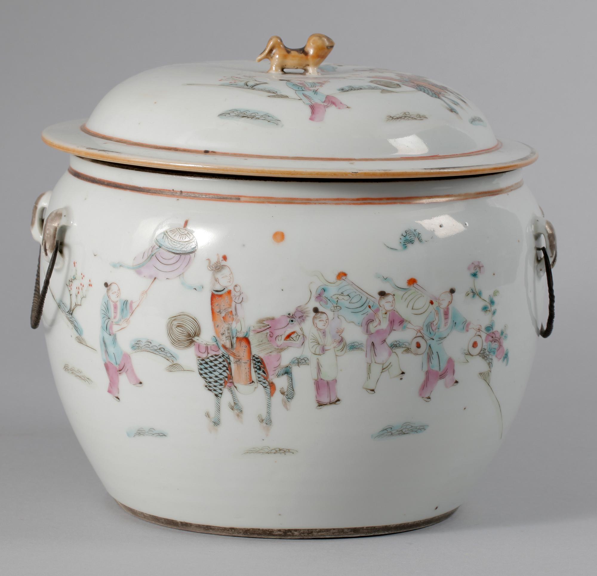 SKÅLAR med LOCK, 2 st, porslin, Kwang Hsu, Kina, 1800-talets andra hälft.