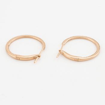 Örhängen, kreoler, guld med briljantslipade diamanter.