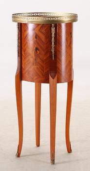 LAMPBYRÅ, Louis XVI-stil, 1900-talets andra hälft.