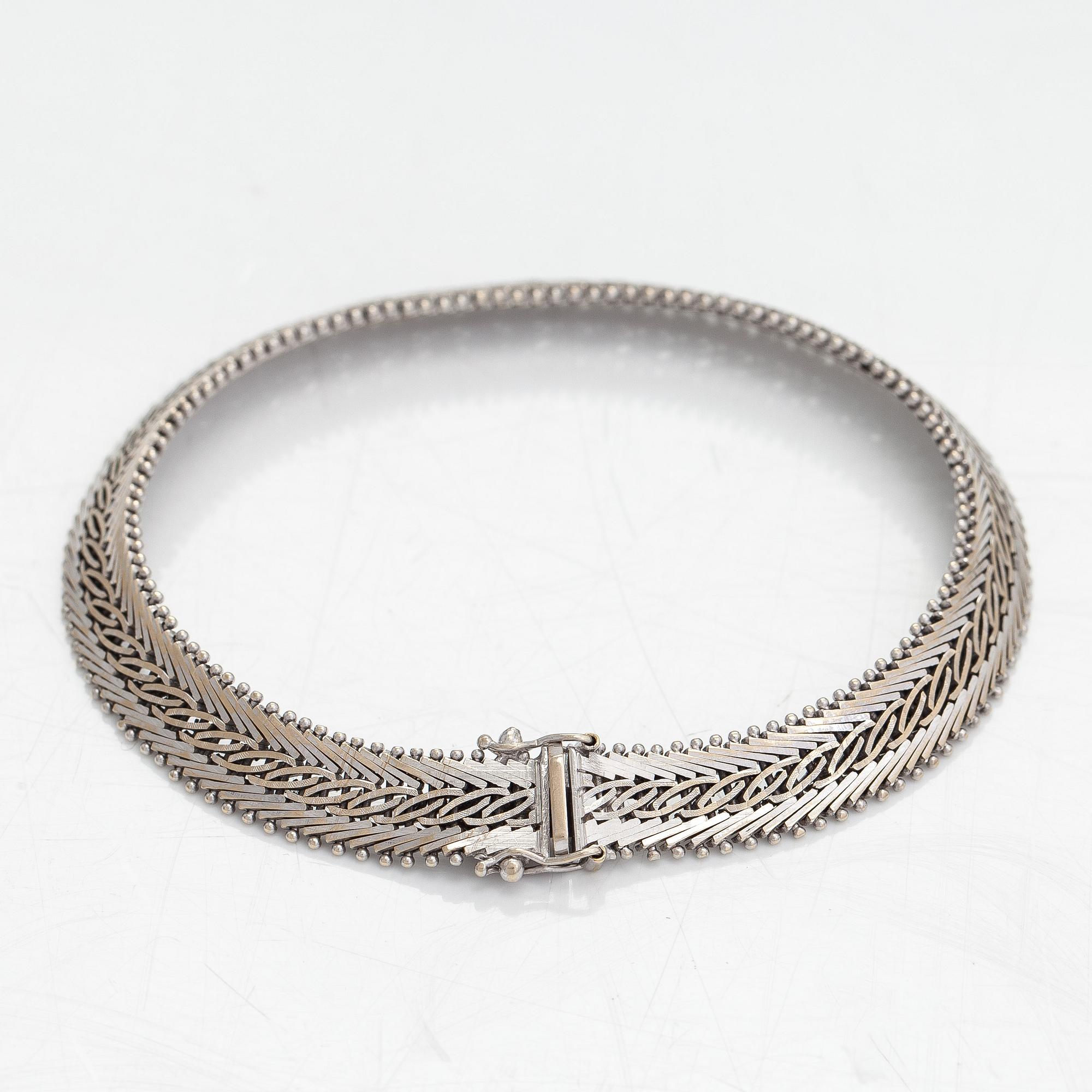 A 14K whitegold bracelet, Finnish importmarks Turun Kultaseppä Oy 1974.