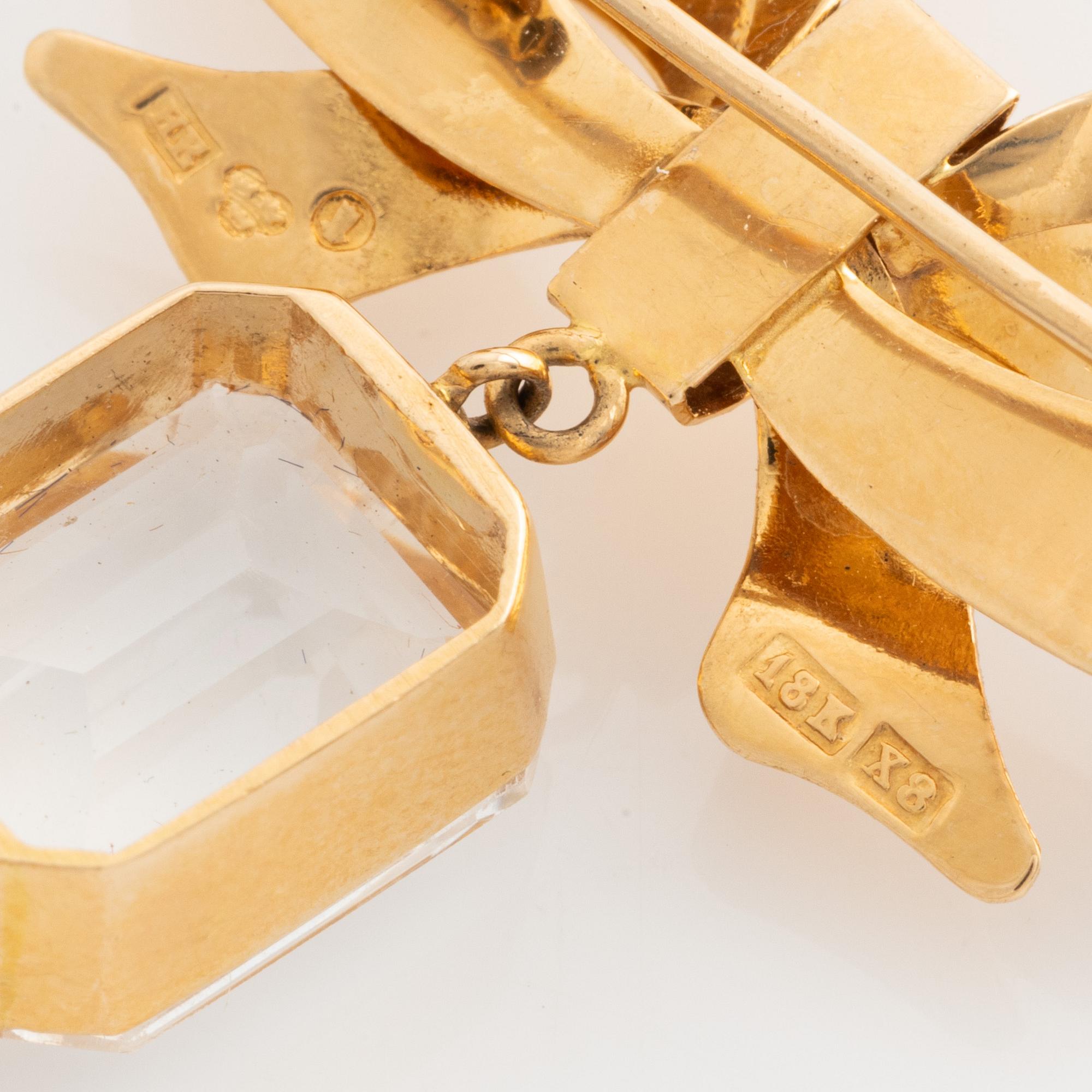 Smyckesset, brosch samt ett par örhängen, Sverige, 18K guld och bergkristall.