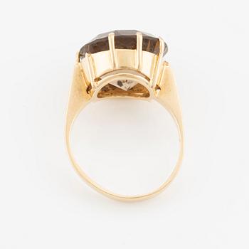 Ring in 18K gold with faceted smoky quartz, Stigbert.