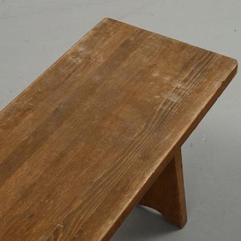 BÄNKAR, 2 st, 1900-talets första hälft.