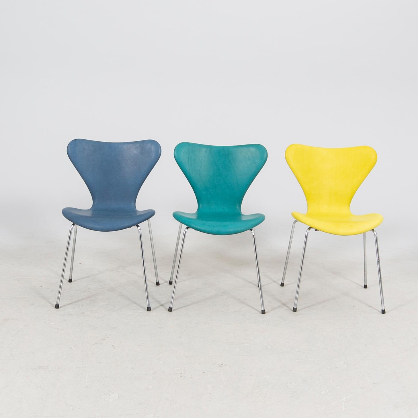 Arne Jacobsen, a set of six leather "Sjuan" chairs for Fritz Hansen.