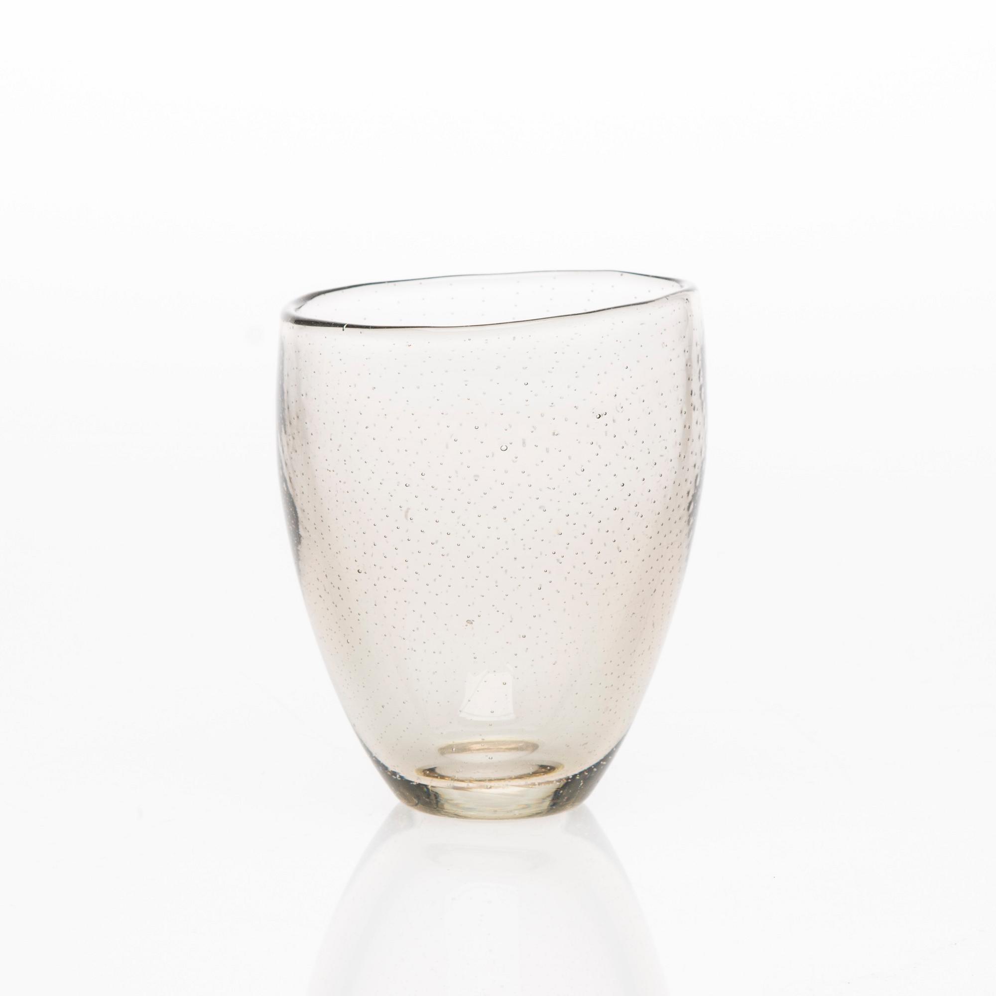 VAS, glas, signerad G. Nyman Nuutajärvi 1947 med syrapenna.