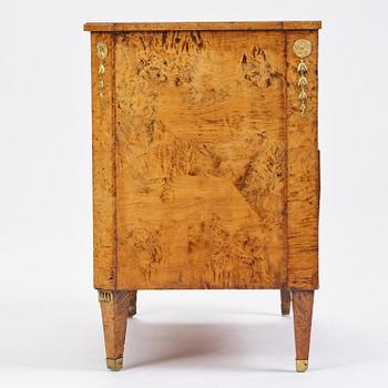 A late Gustavian burr-alder commode, early 19th century.