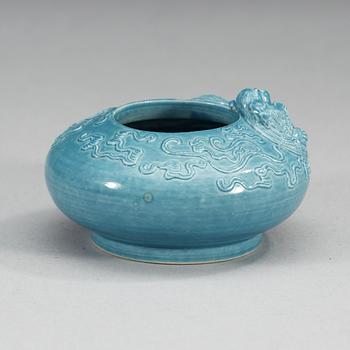 A turkoise/blue glazed brush washer, Qing dynasty, 19th Century.