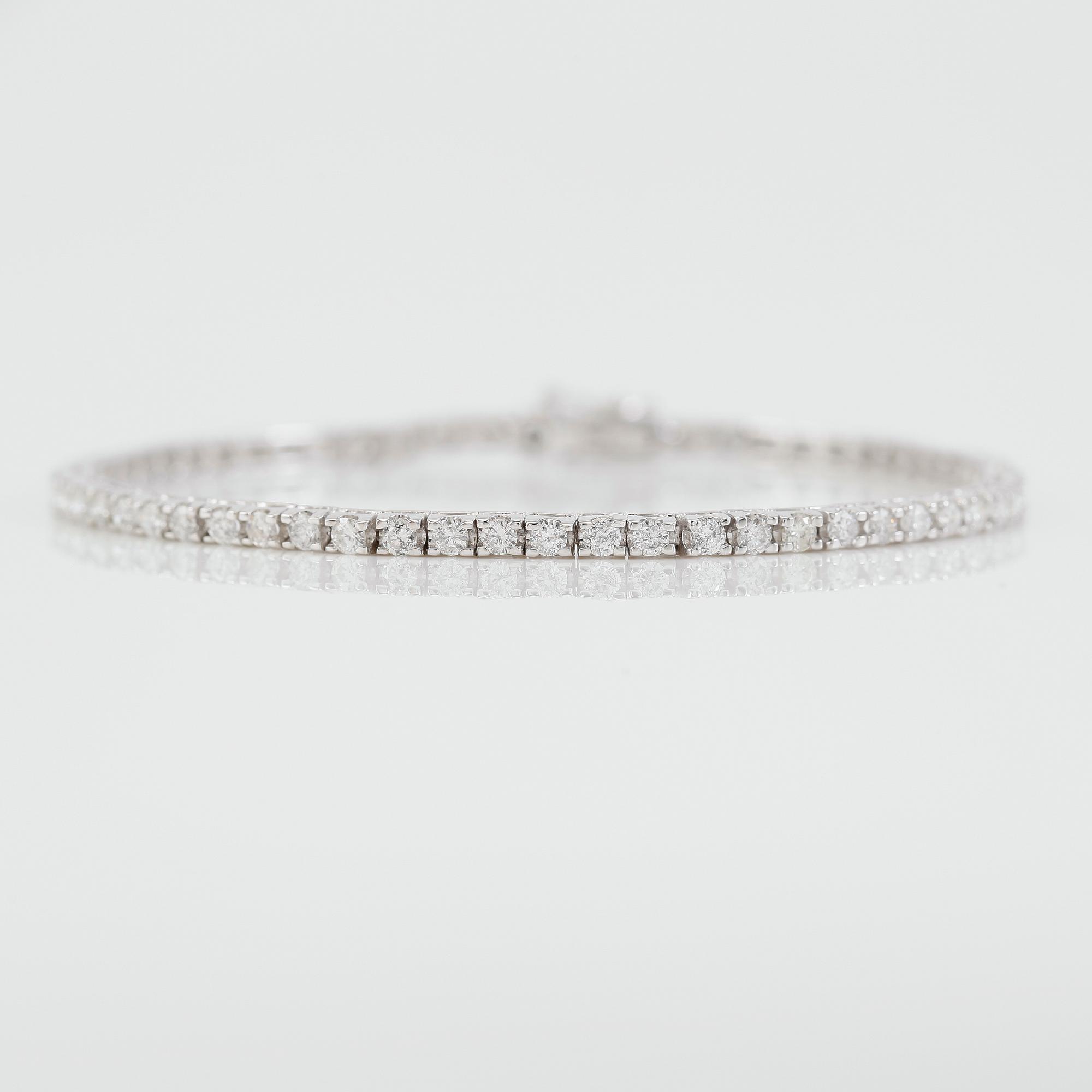 ARMBAND, 18K vitguld och diamanter tot ca 2.22 ct.