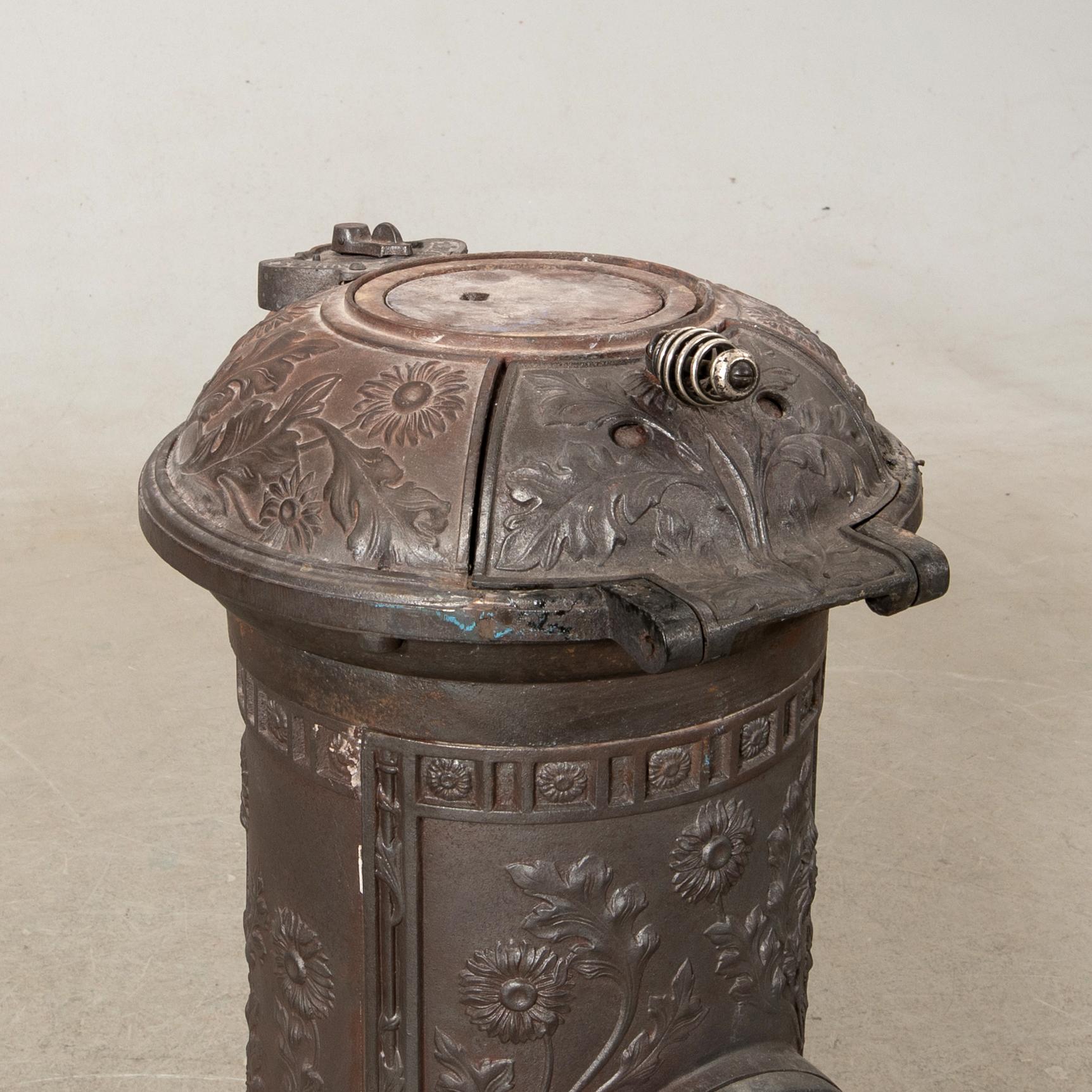 Kamin No 79 "Mikado" of cast iron, Husqvarna early 20th century.