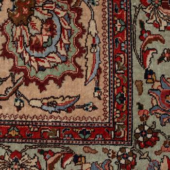 A CARPET, Old Tabriz, ca 328,5 x 239 cm.