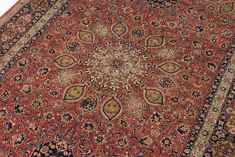 Matta, Täbriz, ca 285 x 125 cm.