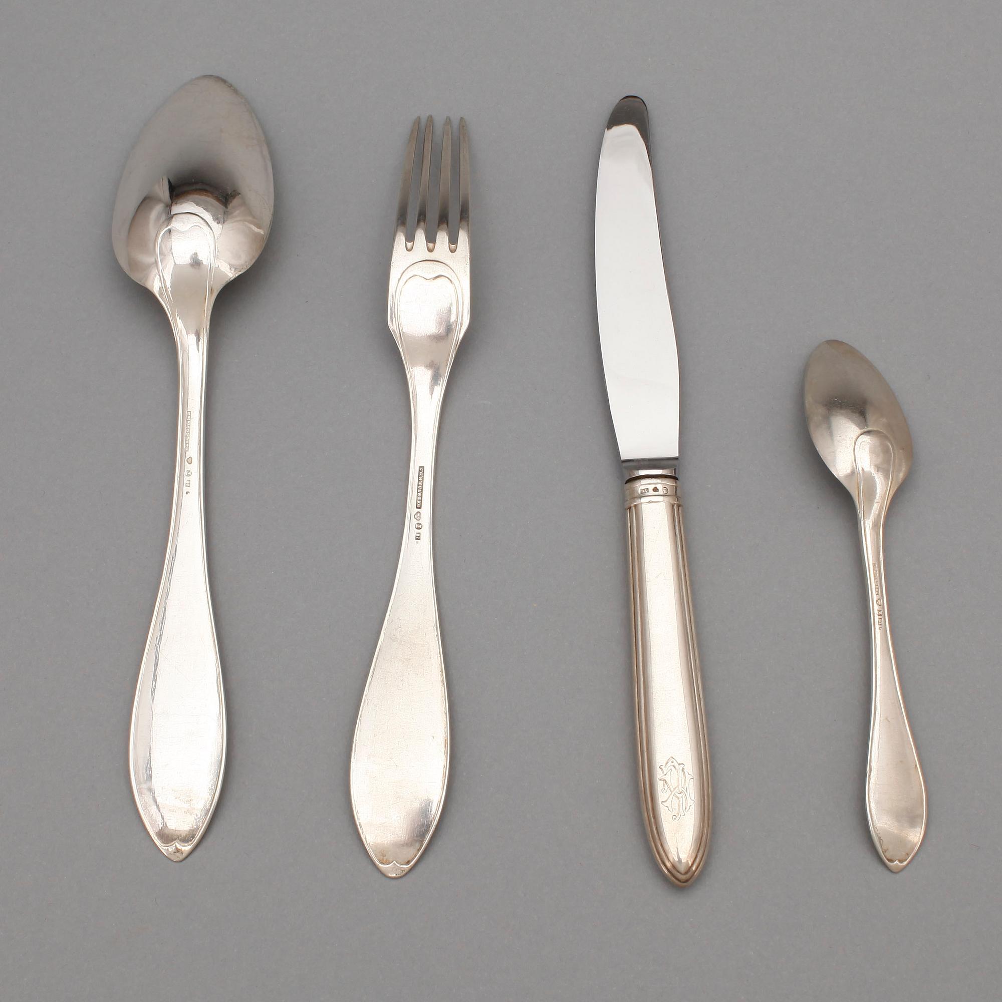 BESTICKSERVISDELAR, 39 delar, silver, C G Hallberg, 1800/1900-tal. Vikt ca 2000 gram.