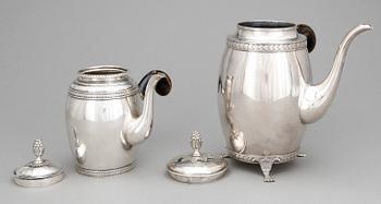 KAFFEKANNA SAMT MOCKA/MJÖLKKANNA, silver, empire, Johan Petter Grönvall, Stockholm 1821 resp 1832. Tot ca 1113 gram.