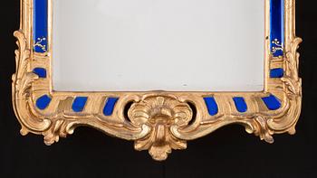 SPEGLAR, ett par, av Ehrhart Göbel 1760 (spegelmakare i Stockholm 1744-64). Rokoko.