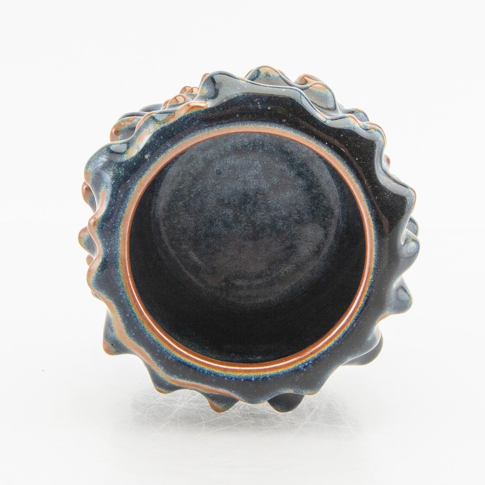 Axel Salto vas "Knoppande stil" Royal Copenhagen numrerad 20707 glaserat stengods.